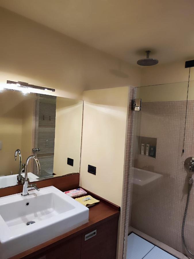 Daisy Apartment In Centro A Como Luaran gambar
