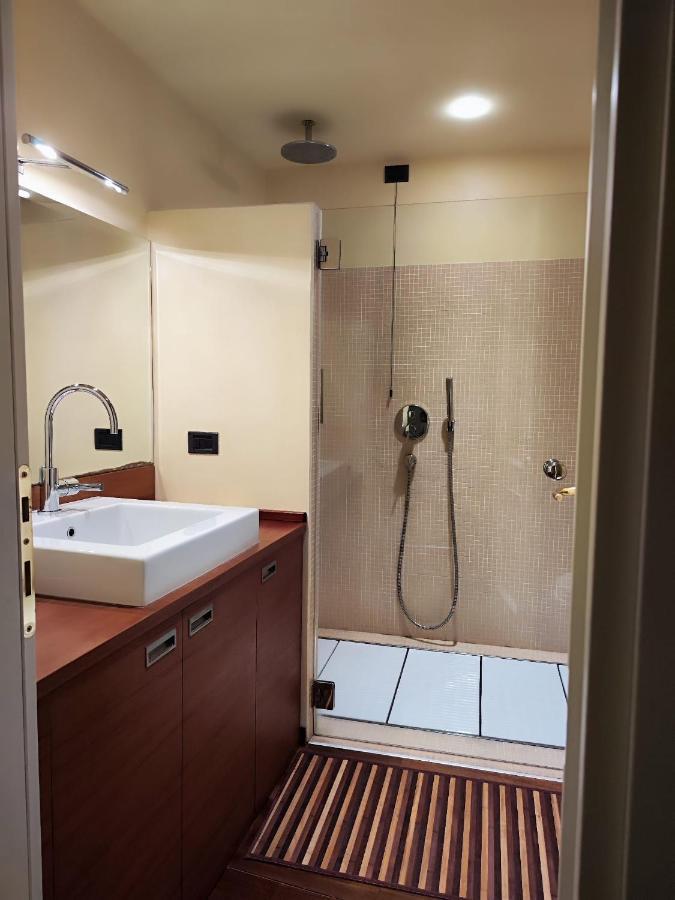 Daisy Apartment In Centro A Como Luaran gambar